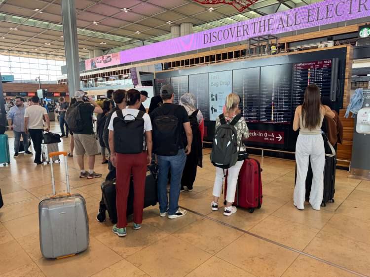 <p>Tesserent kıdemli ortağı Mark Jones, kariyerinde daha büyük bir BT kesintisi düşünemediğini söyledi.</p>

<p>"Muhtemelen ilk başladığımda birkaç tane vardı, ama kesinlikle son 15 yıldan fazla bir süredir, bu şimdiye kadar gördüğüm en büyük ölçekli sorun" dedi.</p>
