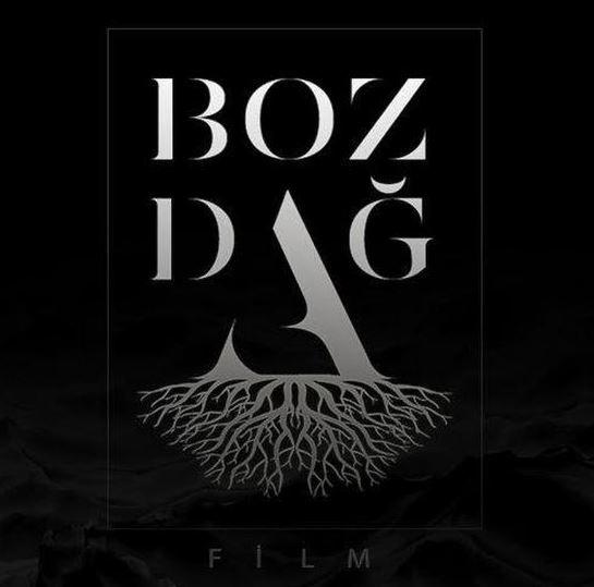 <p>Bozdağ Film  adından çokça söz ettiren Kuruluş Osman dizisinin yanı sıra yayınlandığı döneme damga vuran Ateş Kuşları, Destan gibi birçok dizinin yapımcılığını üstlenen bir yapım şirketidir. </p>
