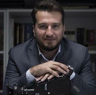 <p>Bozdağ Film'in kurucusu ve yönetim kurulu başkanı olan Mehmet Bozdağ, Sakarya Üniversitesi Tarih bölümünden mezundur. Hem yapımcı hem de senarist olan Bozdağ, yeni sezonda yeni dizilerle ekranlarda olacaklarını duyurdu. </p>
