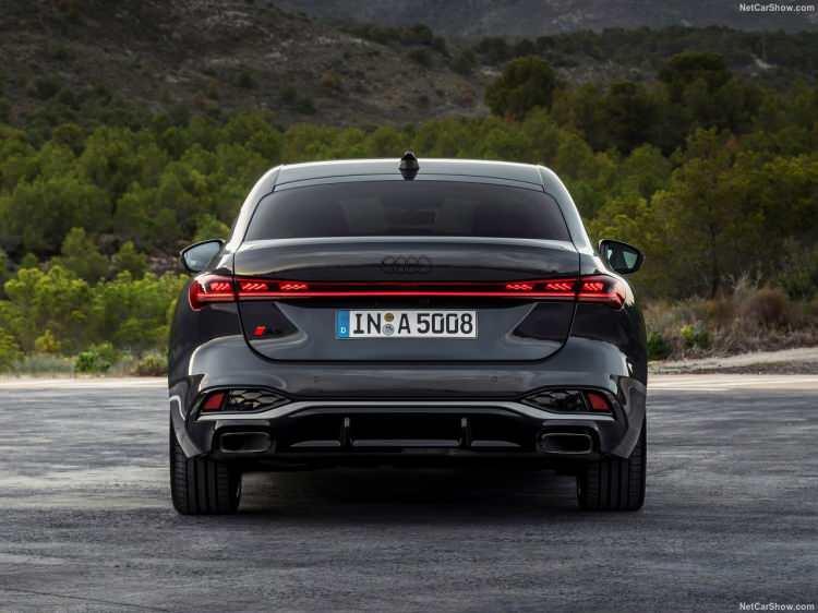 <p>Audi'nin verilerine göre MHEV Plus sitemi sayesinde dizel model 100 kilometrede yaklaşık 0.4 litre yakıt tasarrufu yapabiliyor. V6'da ise bu rakam 0.74'e çıkıyor.</p>
