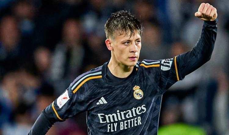 <p>Uzun süren sakatlığını atlatan başarılı futbolcu, LaLiga'da çıktığı 10 maçta 6 gol atmayı başarmıştı.</p>
