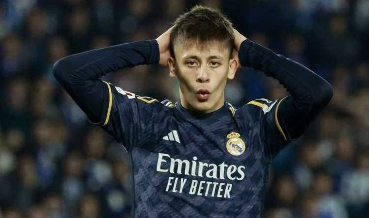 <p>Arda Güler, 2024-2025 sezonunda Real Madrid'de 15 numaralı formayı giyecek.</p>