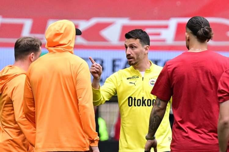 <p><strong>SÜPER LİG CEZA REKORTMENİ FENERBAHÇE</strong><br />
<br />
Süper Lig'de 2023-24 sezonunda Fenerbahçe, 16 milyon 219 bin 700 TL ile ceza şampiyonluğunu elde etti.</p>
