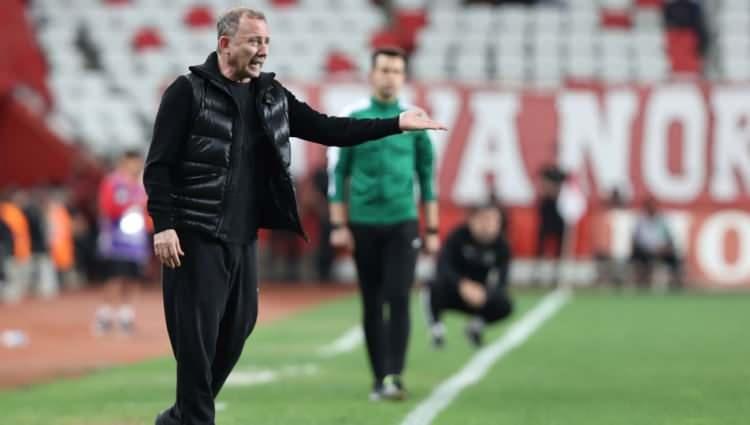 <p>Teknik adamlarda ise Antalyaspor Teknik Direktörü Sergen Yalçın ve Fatih Karagümrük Teknik Sorumlusu Atılay Canel, 200 bin TL ile ceza rekortmenliğinde yer aldı.</p>
