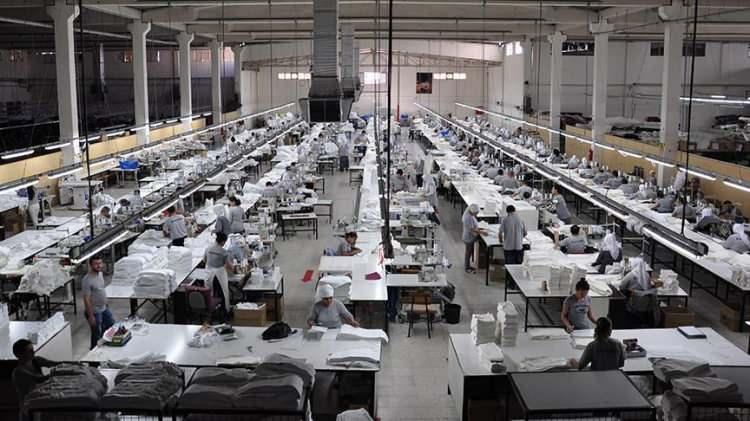 <p>Diğer yandan, örneğin üretim sektöründe, otomotiv alanında makine operatörleri, montajcılar, kaynakçılar gibi çalışanlara yönelik talep devam ederken, kendilerini eğitebilenlerin katkıları da artacaktır. </p>