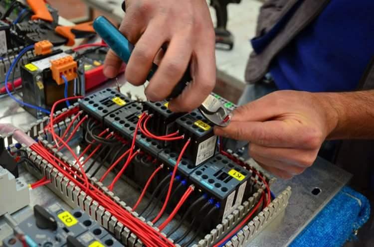 <p>Bulanlar ise çalışanlarını elinde tutmak için ortalamanın üzerinde maaş ve yan haklar sunmak zorunda kalabiliyorlar” diye konuştu.</p>