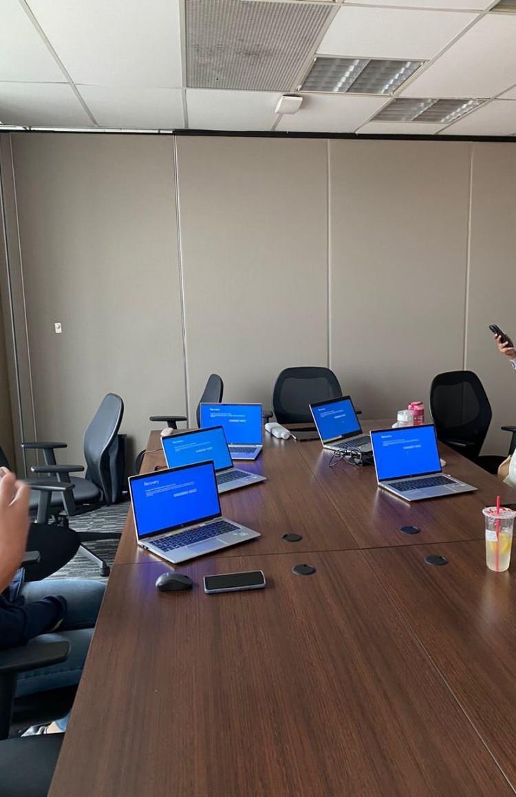 <p><span style="color:#B22222"><strong>< Crowdstrike hisseleri, büyük küresel kesintilerin ortasında piyasa öncesi ticarette %12'nin üzerinde düştü </strong></span></p>