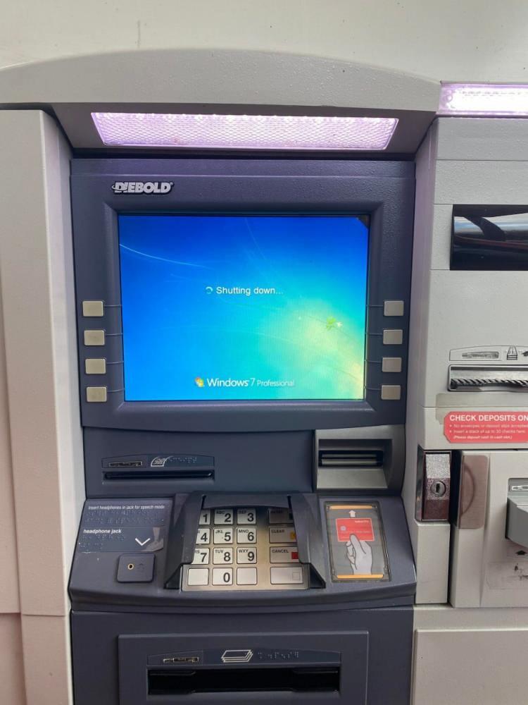 <p><span style="color:#B22222"><strong>ATM'lerde saatlerce mavi ekran hatası yer aldı...</strong></span></p>
