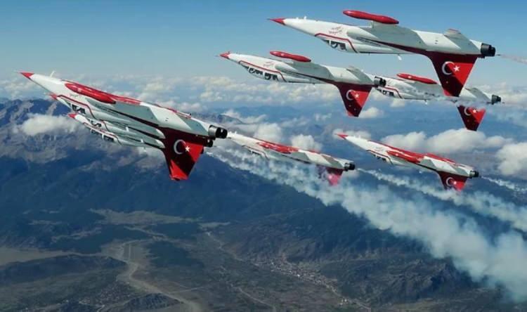 <p>Türkiye'nin savaş uçağı sayısı: 206</p>

<p>Yunanistan'ın savaş uçağı sayısı: 187</p>
