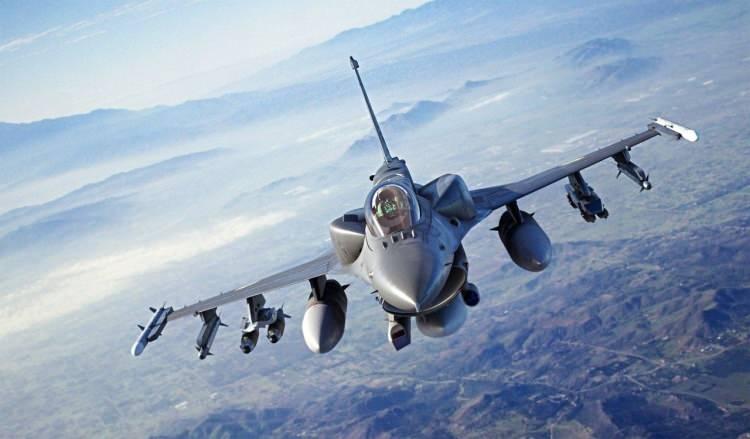 <p><span style="color:#B22222"><strong>F-16'NIN ÖZELLİKLERİ</strong></span></p>
<p> </p>
<p>F-16'ların kullanım ömrünü 2060'lı yıllara kadar çıkartılması amacıyla yapılmıştır.</p>
<p> </p>
<p>Pilotun yüksek G'de bayılmasıyla oluşabilecek kazaları önleyen GCAS sistemi takılmıştır.</p>