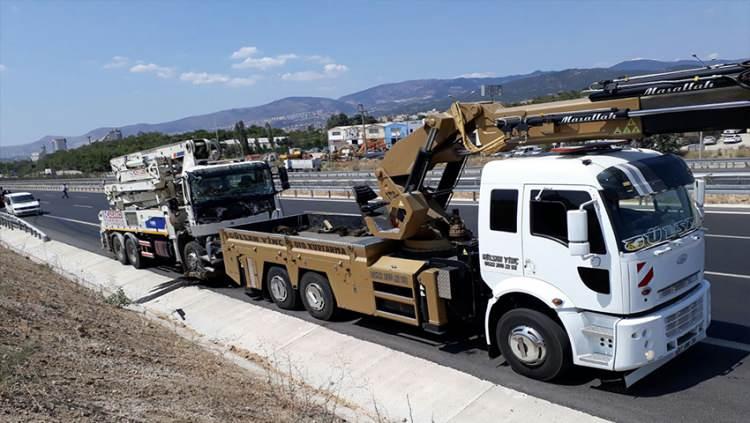 <p><span style="color:#B22222"><strong>AĞIR VE ÇEKİCİ-RÖMORK KAMYON SÜRÜCÜLERİ</strong></span></p>
<p>2028 yılına kadar öngörülen yeni pozisyonlar: 99.700</p>
<p>Medyan yıllık kazanç: 45,260 dolar</p>
<p>Eğitim gereksinimleri: Lise sonrası derece olmayan sertifika</p>