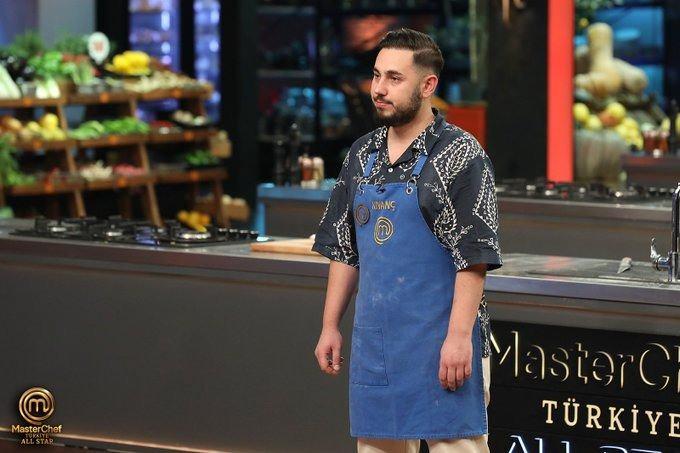 <p><strong>MasterChef 2022 ve All Star ekibinin ses getiren yarışmacılarından biri olan Kıvanç Karadeniz, sosyal medya hesabı üzerinden sert açıklamalarda bulundu. Kıvanç Karadeniz'in "Beş para etmezsiniz" sözleri ise dikkat çekti.</strong></p>
