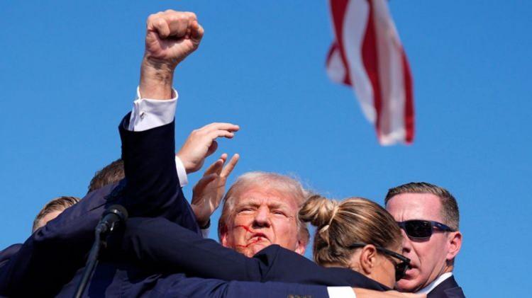 <p><span style="color:#B22222"><strong>"UFO'LARI GİZLEYENLER TRUMP'I ÖLDÜRMEK İSRTİYOR"</strong></span></p>
<p> </p>
<p>Trump'ın küçümseyici tonuna rağmen - ve Trump'ın katilinin suç ortakları veya tutarlı bir amacı olduğuna dair kanıt olmamasına rağmen - Lee, iddia edilen UFO örtbasının mimarlarının Trump'ın ölmesini isteyebileceğini savundu.</p>
<p> </p>
<p>Müzisyen ve belgesel yapımcısı Daily Star'a yaptığı açıklamada, <strong>"JFK suikastına ilişkin tüm dosyaları yayınlayacağını zaten söylemişti."</strong> dedi </p>