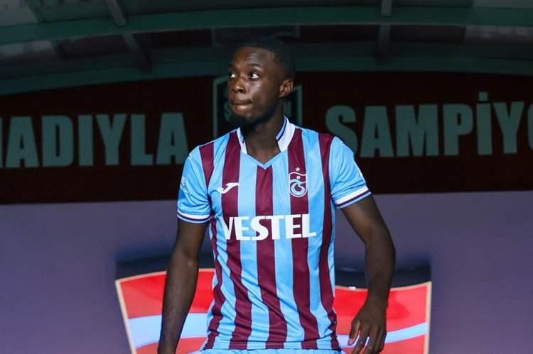 <p>29 yaşındaki futbolcu, 1 Temmuz 2024 itibari ile de Trabzonspor'dan ayrılarak kulüpsüz duruma düştü.</p>