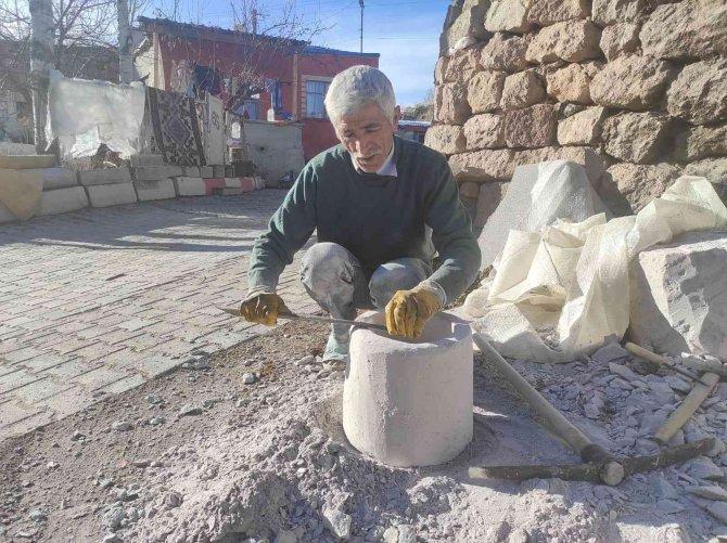 <p><strong>Bunun yoğurdunu günlük olarak yersin. Benden alanlar Ankara'ya, İstanbul'a, Almanya ve Fransa'ya götürdü, isteyene kargoyla gönderiyoruz." diye konuştu.</strong></p>

<p> </p>
