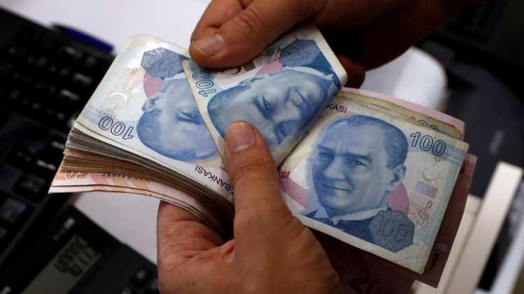 <p>Emekli aylıklarını Ziraat Bankası aracılığı ile alan vatandaşlar emekli promosyon ödemesinden faydalanabilmeleri için maaş ödemelerini 3 yıl boyunca Ziraat Bankası aracılığı ile alacaklarına dair başvuruda bulunmaları gerekiyor.</p>