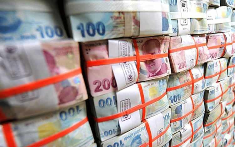 <p>SSK, Emekli Sandığı, Bağ-Kur emekli maaşlarını 36 ay boyunca Türkiye Finans'tan aracılığıyla alan emeklilere;</p>
<p>* 9.999 TL'ye kadar emekli maaşı alanlara 5.000 TL<br />
<br />
* 10.000 TL – 14.999 TL arasında emekli maaşı alanlara 8.000 TL<br />
<br />
* 15.000 TL – 19.999 TL arasında emekli maaşı alanlara 10.000 TL<br />
<br />
* 20.000 TL ve daha fazla maaş alanlara 12.000 TL</p>
<p>emekli promosyon ödemesi yapılacak.</p>