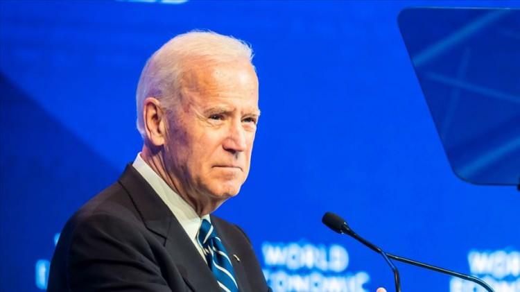 <p>Demokrat Partiye destek veren milyarder bağışçılar arasında da 81 yaşındaki Demokrat Partili Biden'ın yarıştan çekilmesini isteyen isimlerin sayısı artıyordu.</p>
<p> </p>