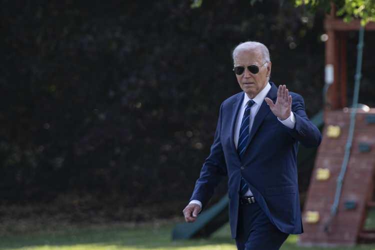 <p>Biden, son zamanlarda yaptığı açıklamalarla yarıştan çekilmeyeceğini ve "en güçlü adayın kendisi" olduğunu ifade etse de bugünkü açıklamasında "Tekrar seçim için yarışma niyetindeydim ancak partim ve ülkem adına geri çekilmenin en doğrusu olacağına karar verdim." ifadesini kullandı.</p>
<p> </p>