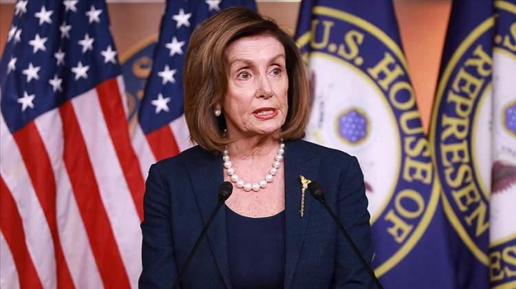 <p>Eski Temsilciler Meclisi Başkanı Nancy Pelosi, Biden'ın adaylıktan çekilmesi halinde doğrudan Harris'in aday gösterilmesindense partide adaylık için bir "yarış" olması çağrısı yapmıştı.</p>
<p> </p>