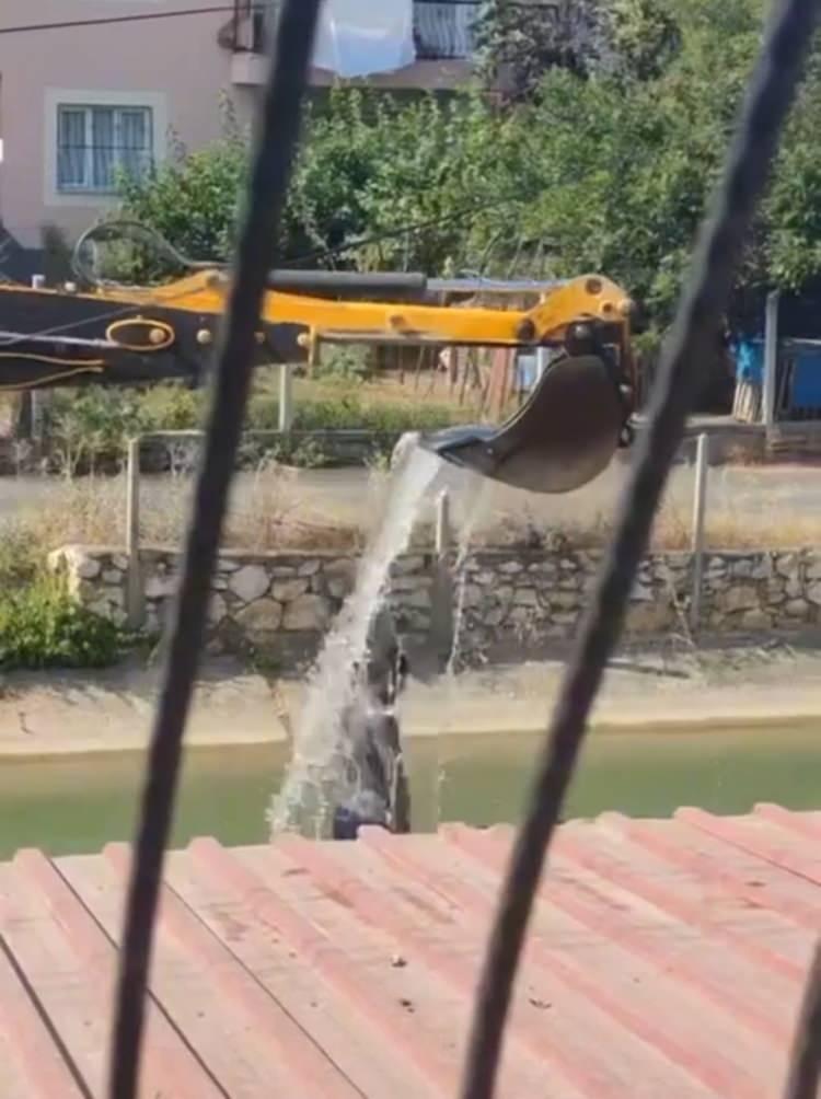 <p>O anlar cep telefonu kamerasına yansıdı.</p>