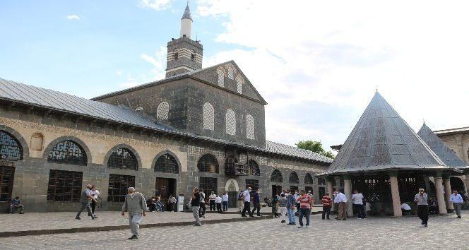 <p><strong>Diyarbakır Ulu Camii</strong></p>
