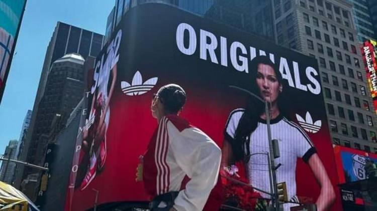 <p><strong>Adidas, dünyaca ünlü Filistin kökenli Amerikalı model Bella Hadid'i İsrail destekçisi lobi grupları ve kurumlarının tepkisi nedeniyle marka yüzü olduğu ayakkabı reklamından çıkarmasının ardından tepkilerle karşı karşıya.</strong></p>

<p> </p>
