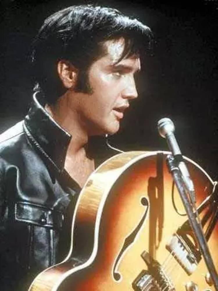 <p>Tuvalette ölen bir çok insan olsa da, en meşhurları hiç şüphesiz Elvis Presley'dir. Rock'n Roll kralı Presley, banyosunda kusarken hayatını kaybetmişti. Doktorlar yaptıkları incelemede "Kral"ın ölüm nedeninin aşırı kilo ve ilaç kullanımına bağlı kalp krizi olduğunu tespit etmişlerdi.</p>
