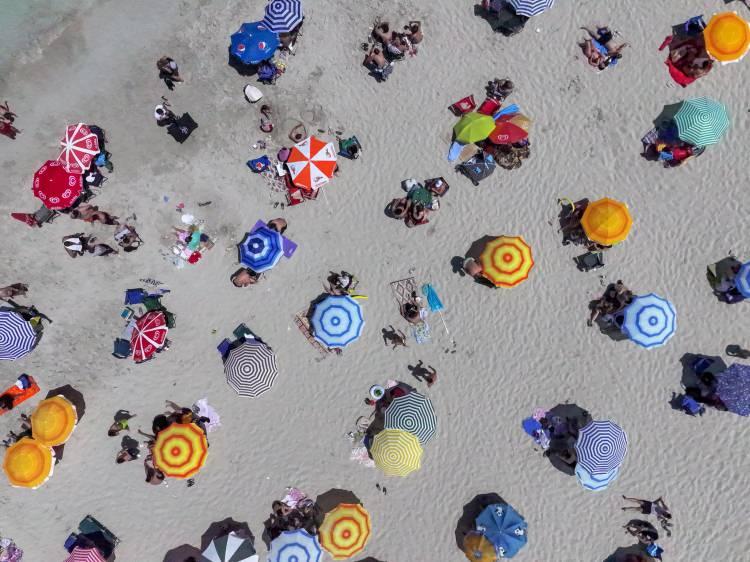 <p>Ülkemizin sevilen tatil rotalarından biri olan Antalya ise 2023 yılında nüfusunun 12 katı turisti ağırladı. Şehrin nüfusu 1,3 milyon olarak belirtildi.</p>

<p> </p>
