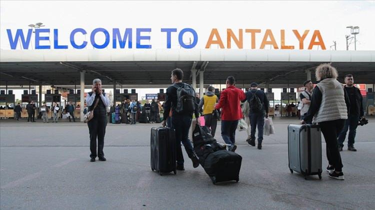 <p>2022'e kıyasla turist sayısında yüzde 29'lık artış yakalayan Antalya'nın 2024 yılında da ziyaretçi saysını artırması bekleniyor.</p>