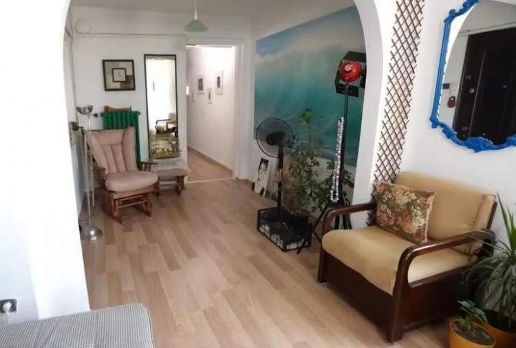 <p>Ayrıca eşi ressam olan Şahsenem'in evinin her yeri tablolarla süslenmiş ve resimler küçük aksesuarlar tamamlanmış.</p>

<p> </p>
