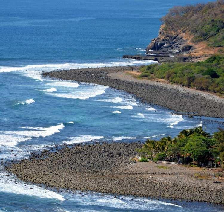 <p>El Salvador:</p>
<p>En az polis</p>