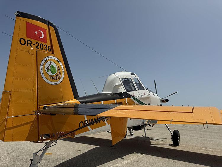 <p>Yaklaşık 1 milyon 200 bin hektarla yüzölçümünün yüzde 57'si ormanlık alana sahip ve birinci derecede yangınlara hassas illerin başında gelen Antalya'da, 6 uçak ve 10 helikopter, olası yangınlar için hazır bekletiliyor.</p>

<p> </p>
