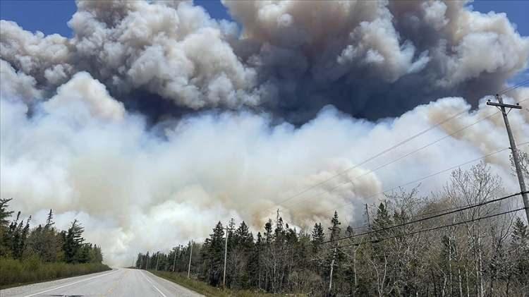 <p>T&uuml;rkiye'de 485 bilinen fay var. En azından 500'&uuml;n &uuml;zerinde fay var. Bunlardan bir tanesi deprem &uuml;retse &uuml;lkede deprem etkinliği s&uuml;rm&uuml;ş oluyor. Herhangi olağan dışı durum yok. &Ouml;zellikle 4-5 gibi depremler her an meydana gelebilir. Buna başka anlamlar y&uuml;klemek manasıdır.</p>

<p>&nbsp;</p>
