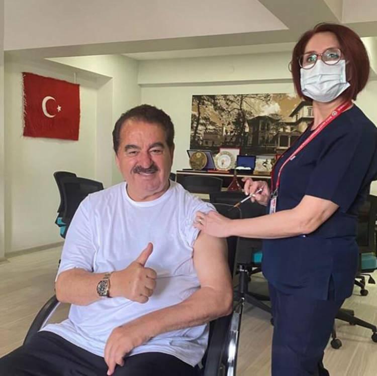 <p>Taburcu olduktan sonra gözyaşlarını tutamayan İbrahim Tatlıses'in "Allah bitti demeden bitmez" dediğini hatırlatan Prof. Dr. Yazıcıoğlu, ''Tatlıses'in bize geldiği zaman ani ölüm, kalp krizi, aort darlığı riski vardı. İleri aort darlığında da hasta yatakta ölü bulunur. 11 Temmuz'da İstanbul'a konsere geleceğini, ertesi gün ameliyat olmak istediğini söyledi. Konsere beni de çağırdı, orada beni de görmek istedi. Harbiye Açık Hava'daki konserine gittik. Herkesten helallik istedi...</p>