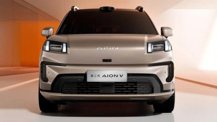 <p>2024 Aion V, 62 kWh LFP batarya, 520 km menzil, 204 HP motor gücüyle 17 bin dolara satışa sunuldu.</p>
