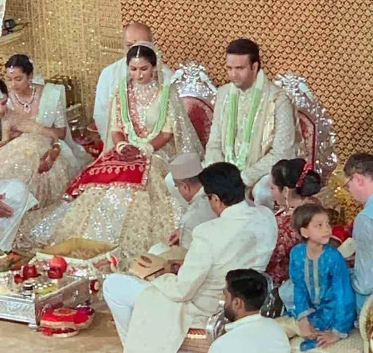 <p>Isha Ambani ve Anand Piramal:</p>

<p>100 milyon dolarlık düğün</p>
