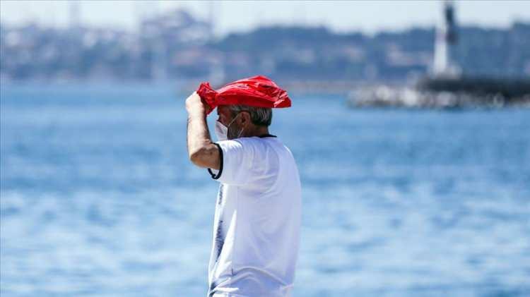 <p><em><strong>Öte yandan Aydın ve Denizli'de 42-43, Güneydoğu Anadolu Bölgesi'nin genelinde sıcaklıklar 40 derecenin üzerinde olacak."</strong></em></p>

