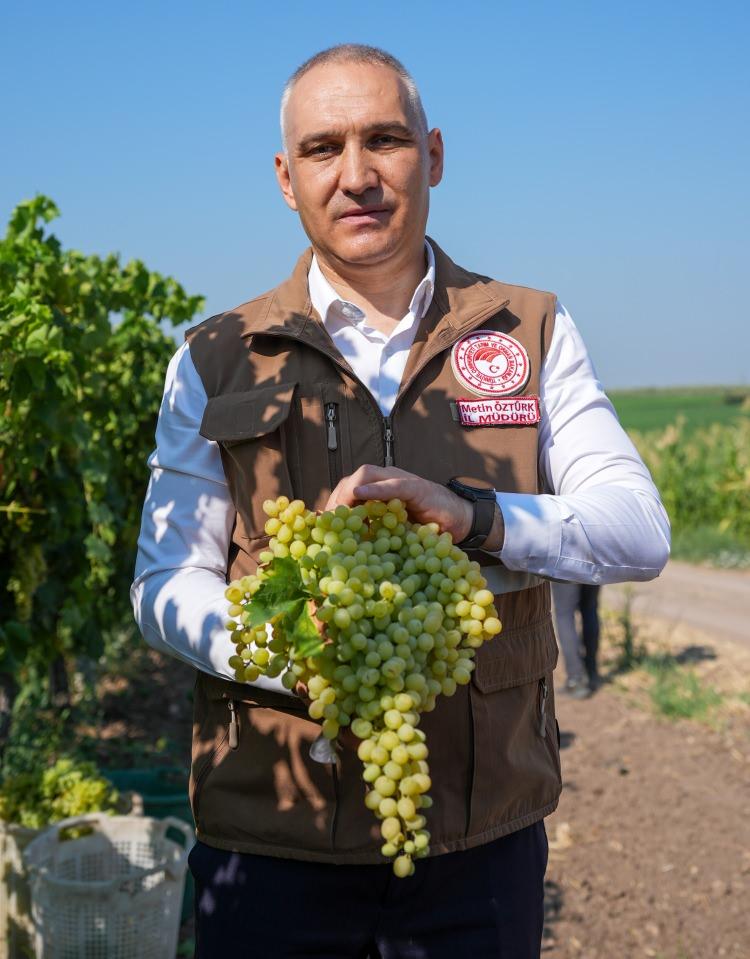 <p>Değişen iklim şartları hakikaten çiftçimizin işini zorlaştırdı. İklim değişikliklerinin etkisini tarımsal üretimde de son yıllarda daha fazla hissediyoruz.</p>
