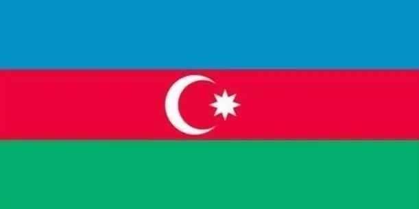 <p><strong>AZERBAYCAN CUMHURİYETİ - 1991-...</strong></p>
<p>Azerbaycan'ın bağımsızlığı, 28 Mayıs 1918'de Gürcistan'ın başkenti Tiflis'te, Mehmet Emin Resulzade başkanlığındaki Azerbaycan Milli Şurası tarafından ilan edildi. Milli Şura'nın kabul ettiği "İstiklal Bildirisi"nde, ülkenin yönetim şeklinin cumhuriyet olduğu belirtildi.</p>