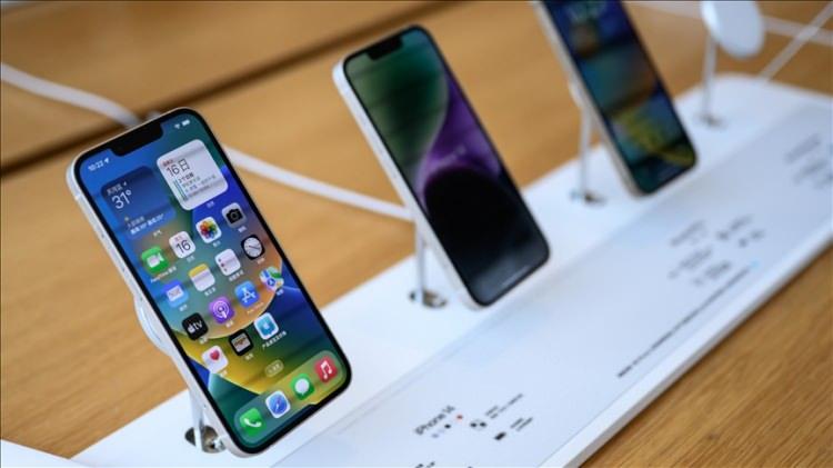 <p>Yeni Şafak'ın haberinde belirtilene göre Kuo, yeni iOS sürümünde birçok özelliğin eski modellere sunulmayacağını öne sürüyor. Özellikle iPhone 15 Pro ve Pro Max dışındaki modeller bu güncellemeden tam anlamıyla yararlanamayacak.</p>
