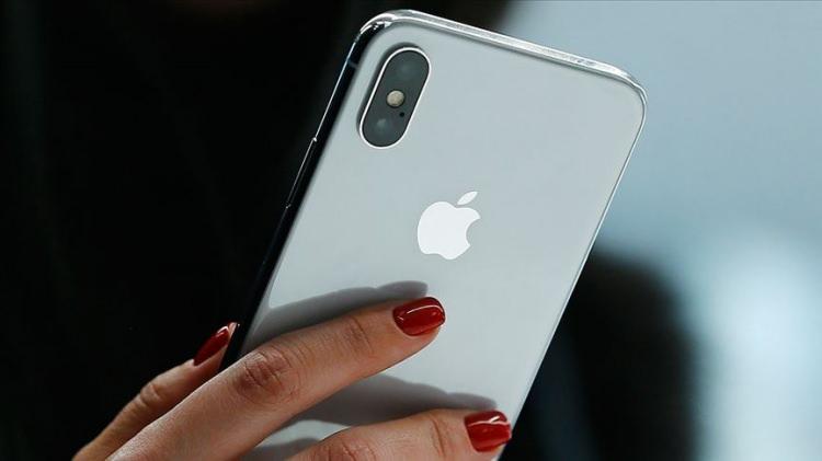 <p>Bu karar dünya genelindeki iPhone kullanıcıları için çok da büyük bir etki yaratmayabilir ancak Türkiye'de iPhone 11 hâlâ çok popüler.</p>
<p> </p>