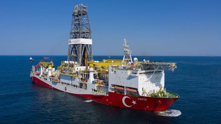 <p>ürkiye'nin ilk milli sondaj gemisi olan Fatih, 2017'de Türkiye Petrolleri Anonim Ortaklığı (TPAO) envanterine katıldı. Fatih, İstanbul'un fethinin 567. yıl dönümü 29 Mayıs 2020'de Karadeniz'deki ilk milli sondajı gerçekleştirmek üzere Haydarpaşa Limanı'ndan uğurlandı. </p>