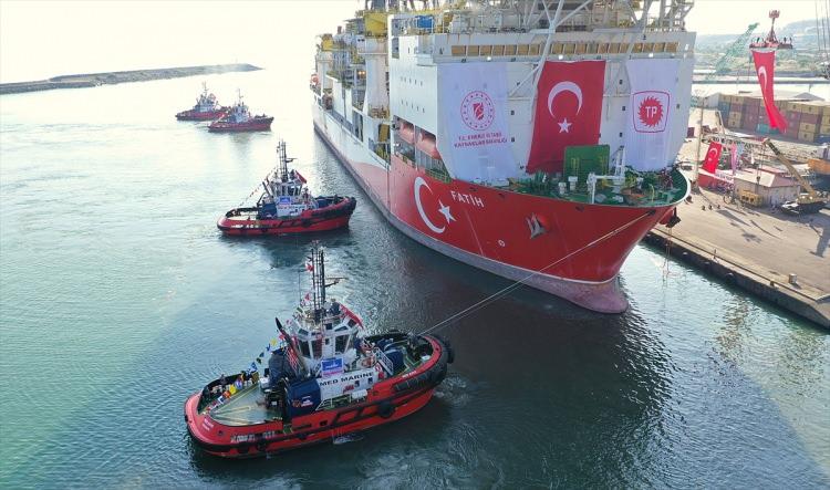 <p>Fatih, 20 Temmuz 2020'de Zonguldak açıklarındaki ilk olarak Tuna-1 olarak isimlendirilen lokasyonda 3 bin 500 - 4 bin metre derinlik hedefiyle Karadeniz'deki ilk milli derin deniz sondajına başladı.</p>