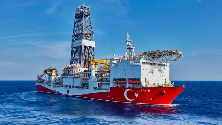 <p>Fatih'le Karadeniz'de yapılan Türkiye tarihinin en büyük doğal gaz keşfi, aynı zamanda 2020'de denizlerdeki en büyük keşif olarak kayıtlara geçti. Fatih, 23 Mayıs 2024'te Karadeniz'deki Göktepe-2 kuyusunda başladığı sondaj çalışmalarına devam ediyor.</p>
<p> </p>