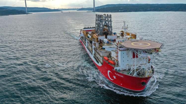 <p>Kanuni sondaj gemisi, ilk görevi için 5 Mayıs 2021'de Karadeniz'e açıldı. İlk sondajını Sakarya Gaz Sahası'nda yapan gemi, Türkali-2 kuyusunda derin deniz kuyu testlerini gerçekleştirdi.</p>
<p>Kanuni, Karadeniz'de doğal gaz arama çalışmalarına devam ediyor.</p>