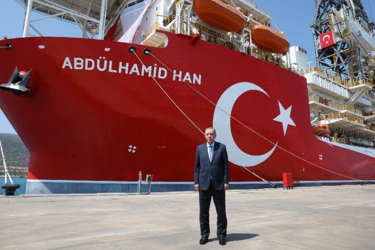 <p><strong>ABDÜLHAMİD HAN SONDAJ GEMİSİ-</strong></p>
<p> </p>
<p>Abdülhamid Han sondaj gemisi 2022 yılında Türkiye'nin filosuna katılan dördüncü gemi oldu.</p>