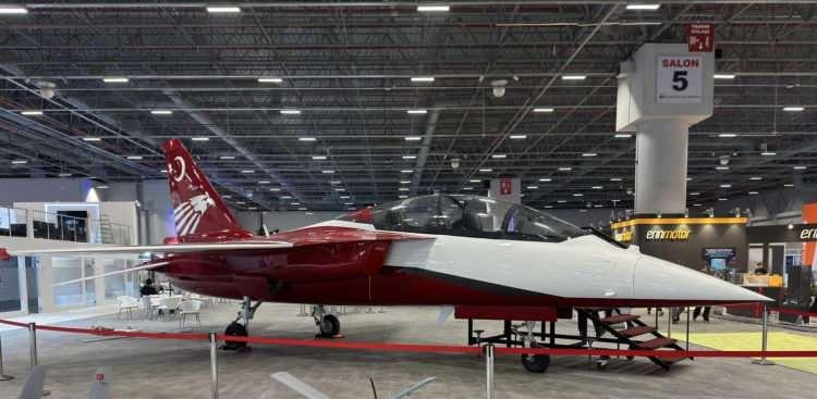 <p>GE Aerospace Savunma ve Sistemleri Başkanı ve CEO'su Amy Gowder, yaptığı açıklamada, "Bu Mutabakat Anlaşması ile GE Aerospace olarak, Türkiye'nin ekonomik kalkınmasına olan yaklaşık 60 yıllık bağlılığımızı derinleştirmekten ve küresel perspektife sahip bir program oluşturmak için tarafların güçlü yönlerini geliştiren bu iş birliğine katılmaktan gurur duyuyoruz. Uzun vadeli ortaklar olarak GE Aerospace, Türk Havacılık Uzay Sanayii ve TEI güçlerini birleştirerek HÜRJET programının başarısının devam etmesini sağlayacaktır." dedi.</p>