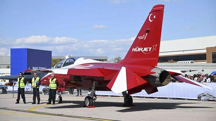 <p>F404 motorlu uçakların toplamda 16 ülkede faaliyet halinde ya da sipariş edilmiş olması ve dünyanın dört bir yanında hava kuvvetlerine entegre edilmesi için tercih edilmiş olması, F404 turbofan motorlarının kendi sınıfında çok yönlü özelliği ile en ön sırada yer aldığının önemli bir göstergesidir.</p>
<p> </p>