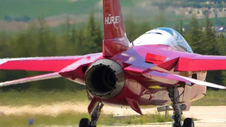 <p>Buna ek olarak; GE Aerospace, yakın zamanda ikinci yerleşkesinin açılışını gerçekleştirdiği Türkiye Teknoloji Merkezi'ndeki yetkin mühendisleri ile özgün programları, yeni motor programları, yazılım geliştirme ve katmanlı üretim alanlarındaki mühendislik çalışmalarını destekleyerek ülkenin gelişmiş havacılık ve uzay merkezi konumunu güçlendirmektedir.</p>